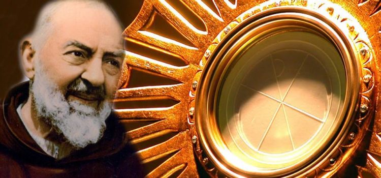 Adorazione eucaristica del Gruppo di preghiera di Padre Pio