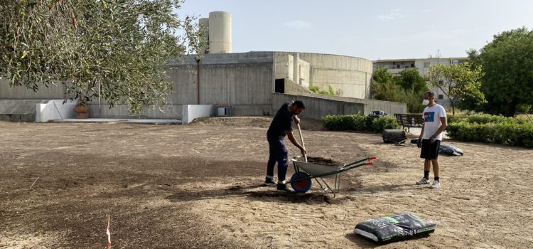 Tempo di semina per il parco parrocchiale