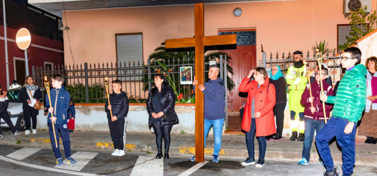 Via Crucis per le strade della parrocchia